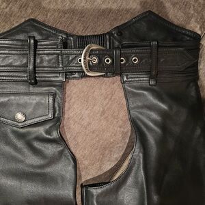 HARLEY DAVIDSON Black Leather Chaps  . In New Condition Sz S. Thick Leather.
